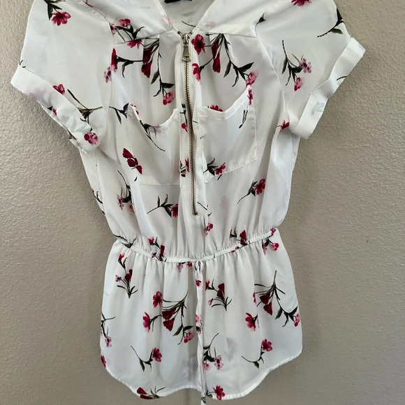 SOLD   ‎  J For Justify Floral Blouse  Size Small - Picture 5 of 9